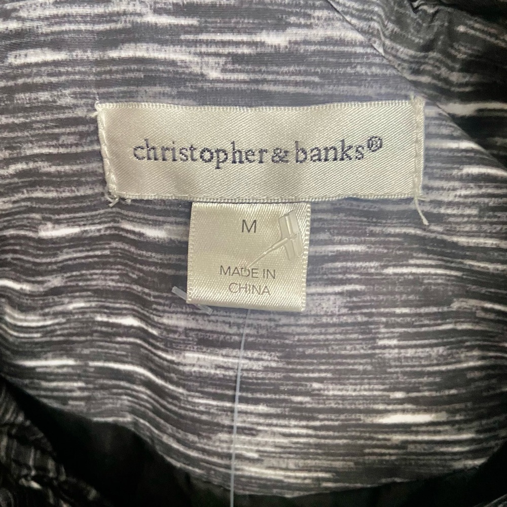 MED CHRISTOPHER & BANKS PUFFER VEST - Picture 2 of 8
